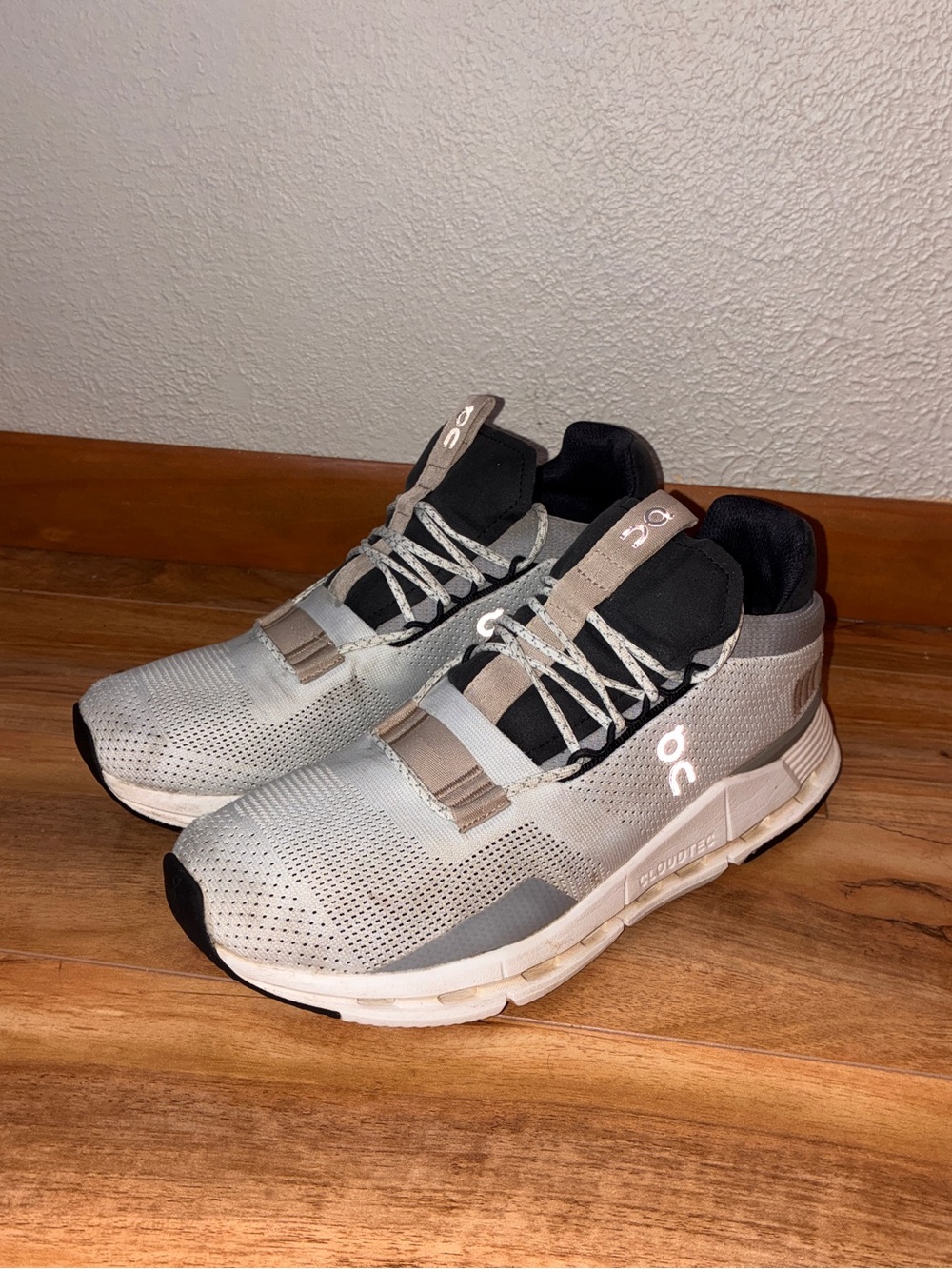 On Cloud Women’s Cloudnova White Sand Beige Athletic Sneakers Shoes - size 9.5